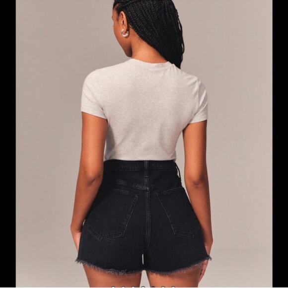 Abercrombie Black The 90’s Relaxed High Rise Cut Offs - Picture 4 of 7